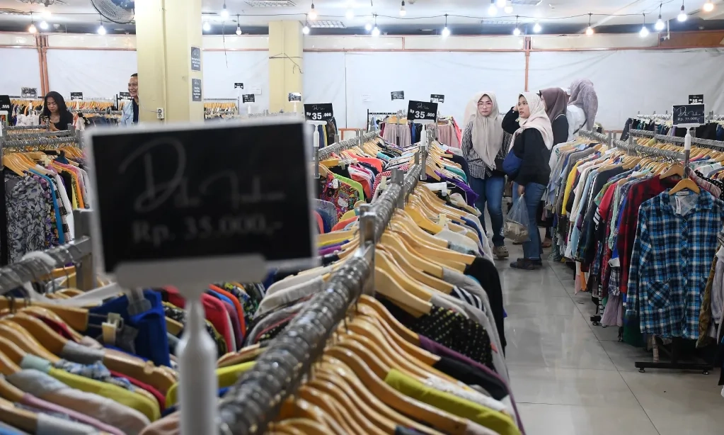 <p id="isPasted">KemenUMKM Gandeng <em>E-commerce</em> Tertibkan Akun Penjual <em>Thrifting</em> Impor</p>
