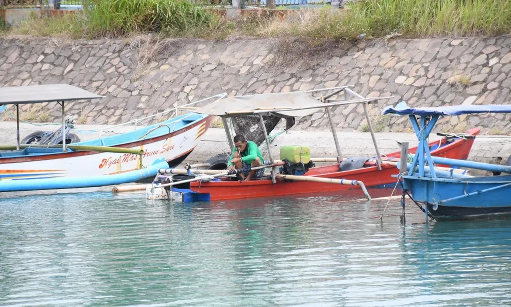 <p id="isPasted">Pertamina NRE Salurkan Penerangan Berbasis Energi Surya Untuk Nelayan Di Cilamaya</p>