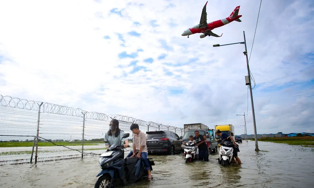 <p>BPBD Minta Warga Tangerang Waspada Cuaca Ekstrem Hingga 15 November</p>