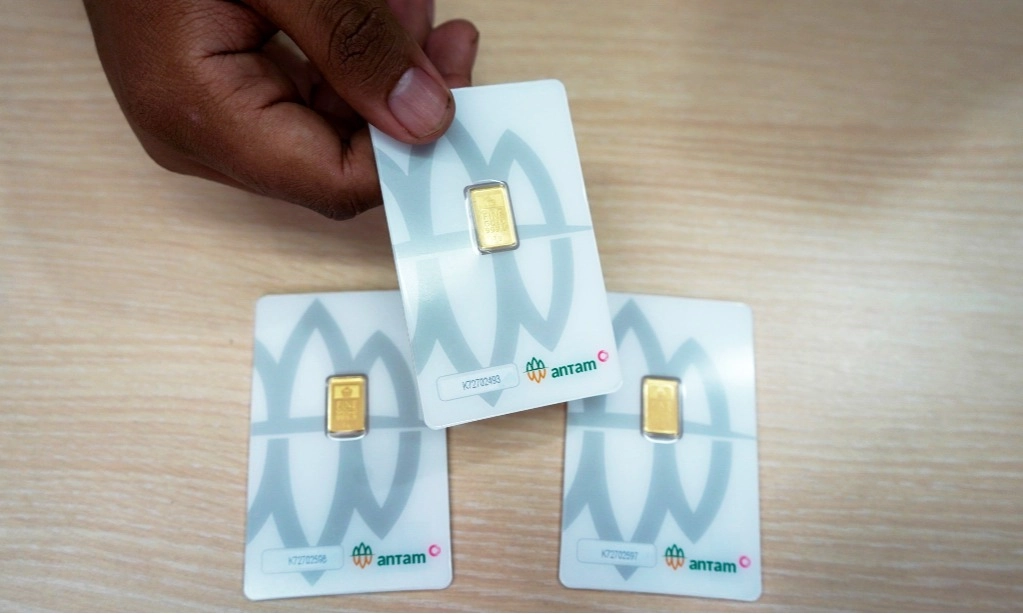 <p id="isPasted">Harga Emas Antam 8 November 2025 Naik Tipis Jadi Rp2,299 Juta/Gram</p>