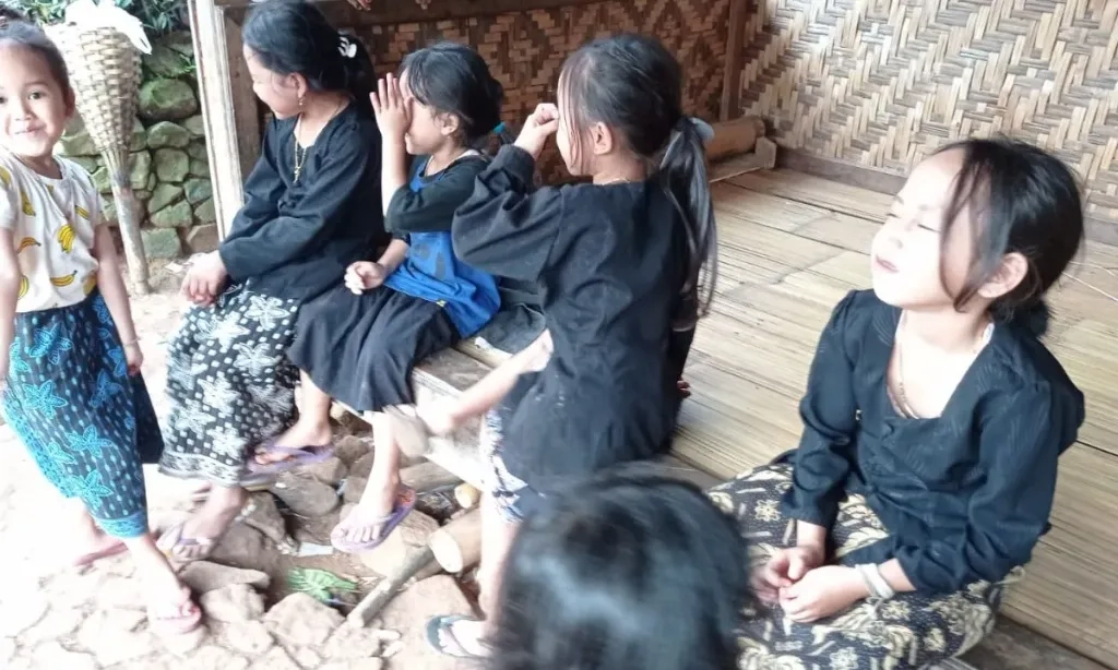 <p>Anak-anak Badui Belum Terima MBG</p>