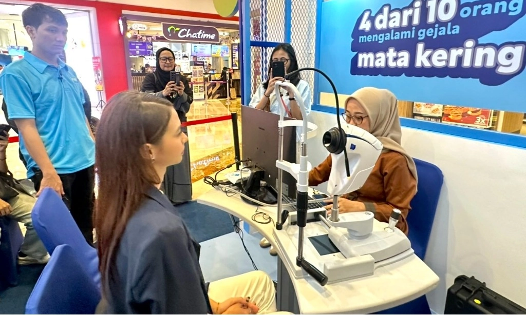 <p>Kenali Tanda-tanda Mata Kering Dan Cara Penangananya</p>