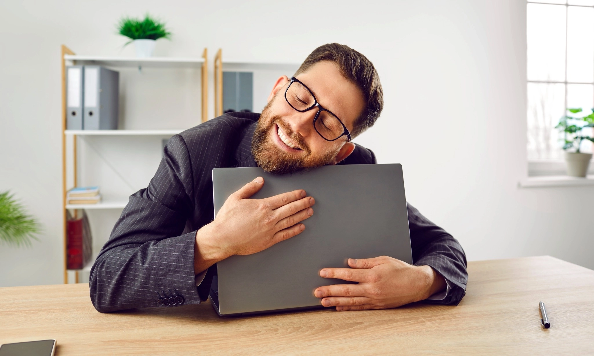 <p><em id="isPasted">Job Hugging&nbsp;</em>Punya Dampak Positif dan Negatif, Haruskah Dicegah?</p>