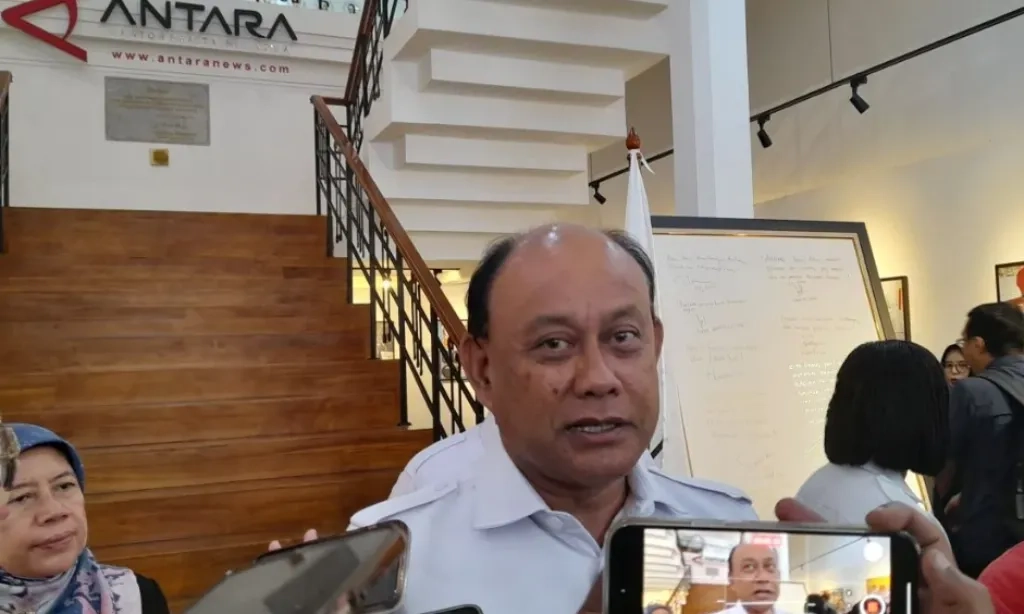 <p>DPR Tegur Kepala BGN Minta Tambahan Anggaran Ke Kemenkeu</p>