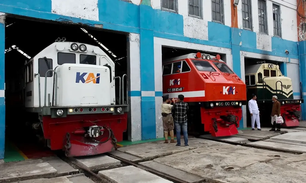 <p>PT KAI Jajaki Penggunaan Lokomotif Bertenaga Baterai</p>