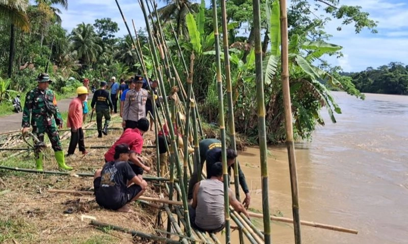 <p>24 Desa di Cilacap Diterjang Banjir dan Tanah Longsor</p>