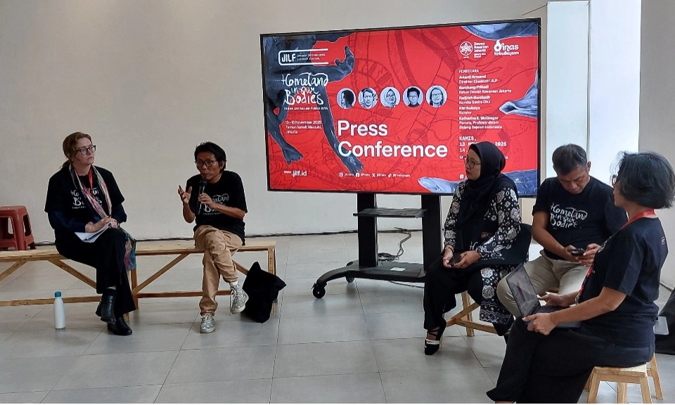 <p id="isPasted">JILF 2025 Menyuarakan Kemanusiaan Melampaui Bangsa</p>