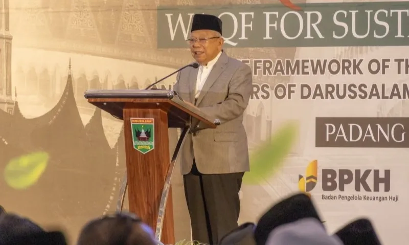 <p>Ma&#39;ruf Amin Amati Tanah Wakaf Produktif Masih Minim</p>