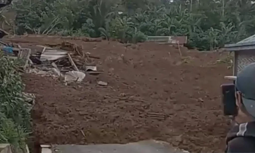 <p>Rumah dan Sawah Rusak Akibat Longsor di Banjarnegara</p>