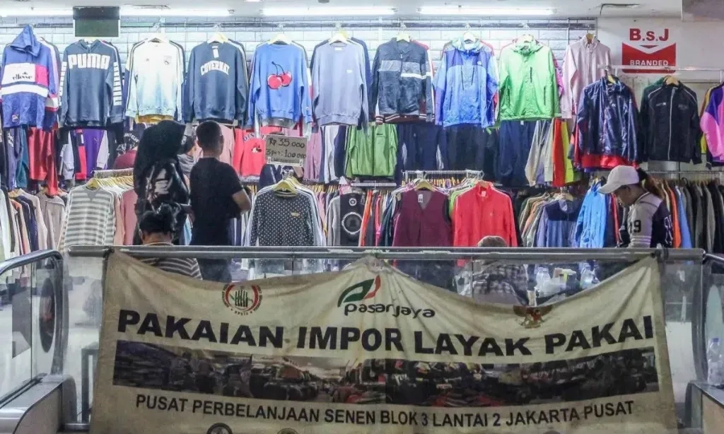 <p>Substitusi Baju Impor, Maman Siapkan 1.300 <em>Brand</em> Lokal Geser <em>Thrifting</em></p>