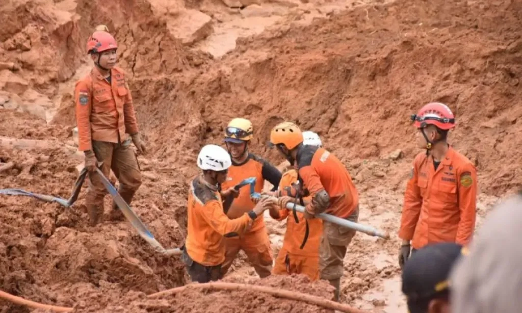 <p>BNPB Modifikasi Cuaca Percepat Penanganan Longsor Cilacap</p>