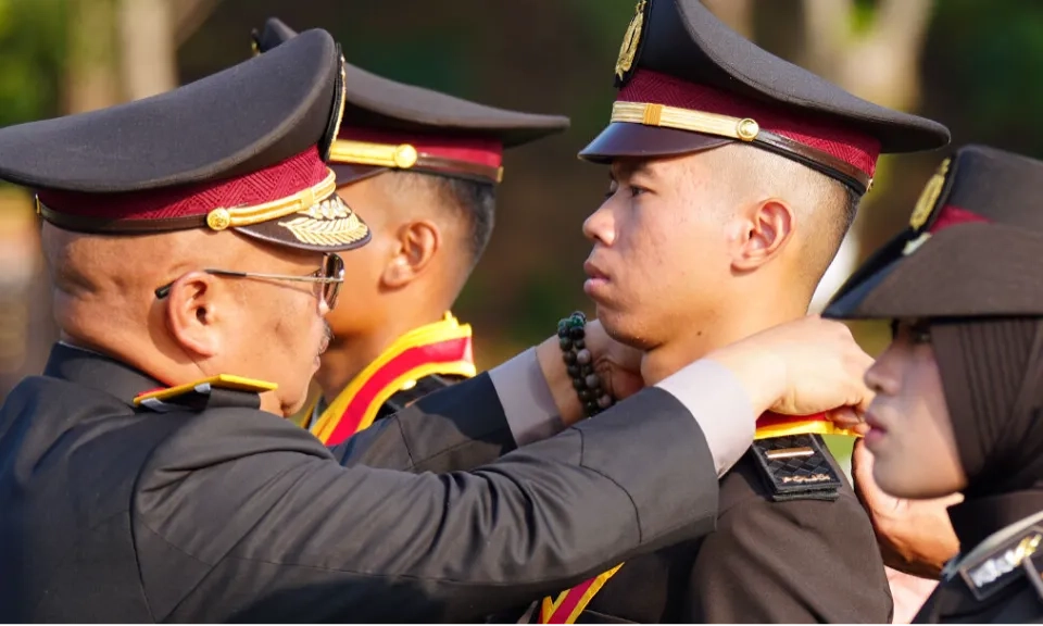 <p>DPR Pemerintah Harus Patuh Larangan Jabatan Sipil Untuk Polri</p>