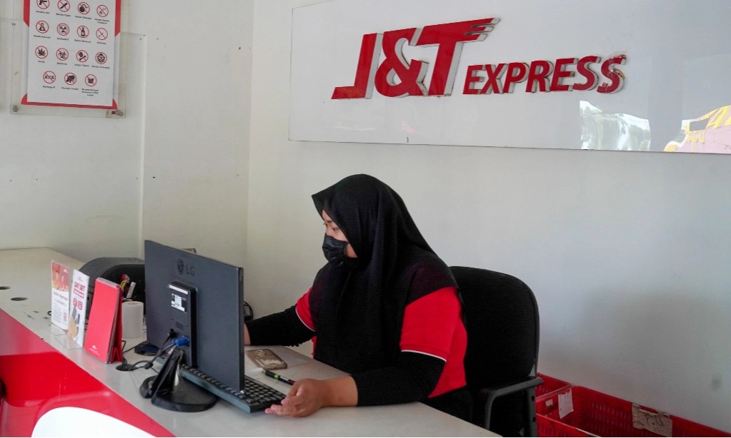 <p id="isPasted">Cegah Penipuan <em>Online</em> Berkedok Pengiriman Logistik, J&amp;T Express Kampanyekan 3C</p>