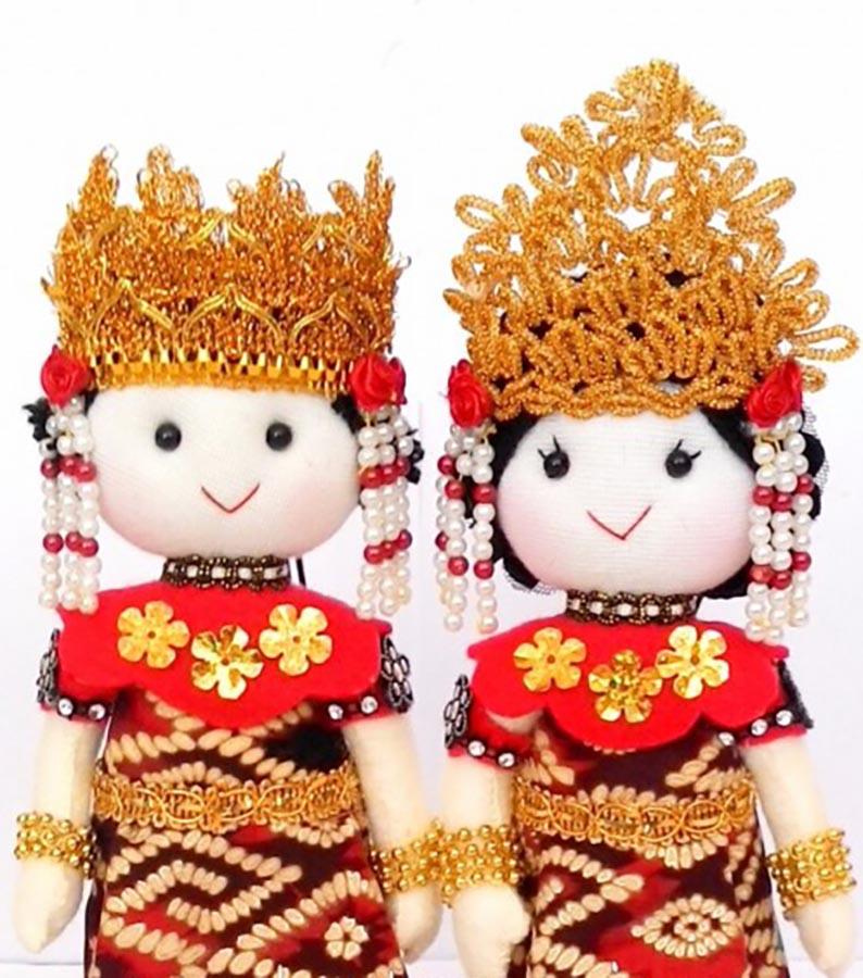 Boneka Pengantin Berbahan Songket Siap Jadi Ikon Sumsel