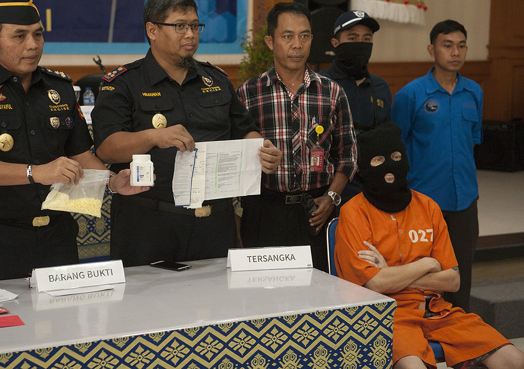 Turis Inggris Ditangkap Lantaran Bawa 655 Tablet Psikotropika