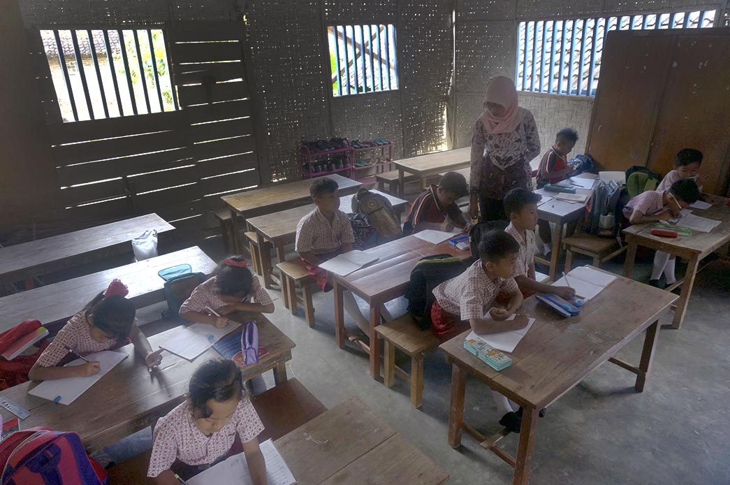 Guru Kontrak Perbatasan Empat Bulan Tak Terima Honor