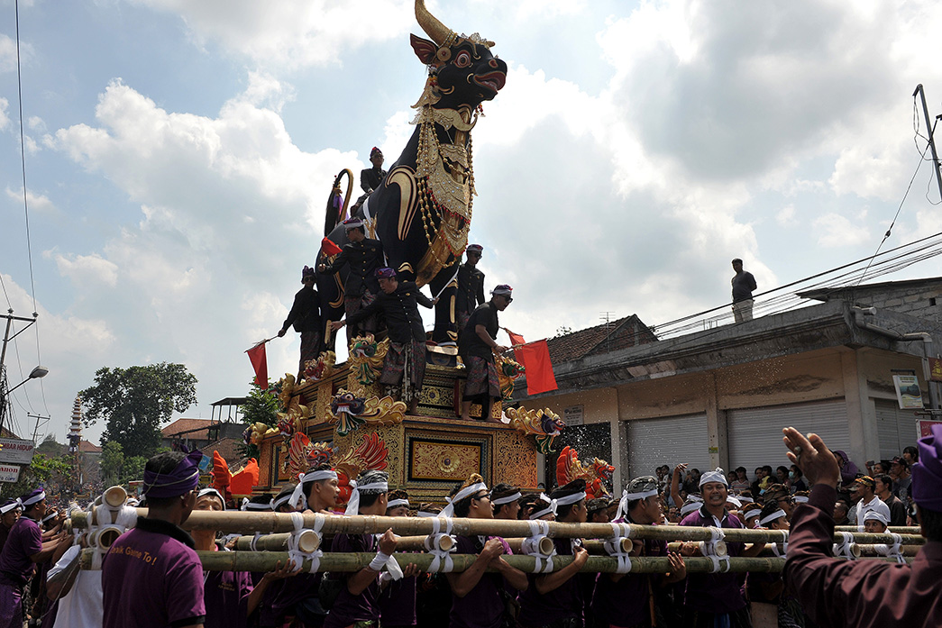 Equity-BPD Bali Bayarkan Klaim Perdana Asuransi Ngaben