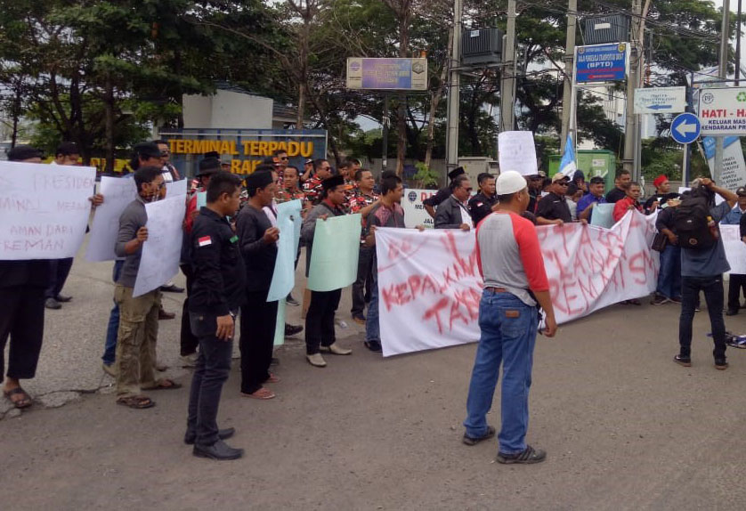 Aksi Wartawan Cilegon Keliling Terminal Merak  