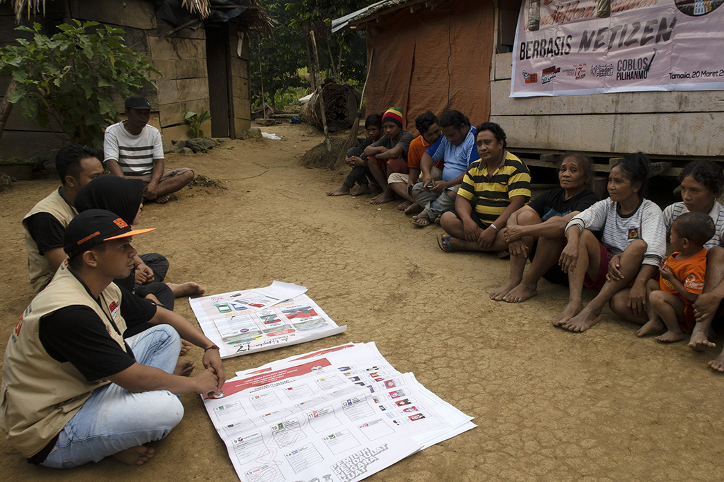 KPU Bangli Perkenalkan Lima Surat Suara Ke Pasien RSJ 
