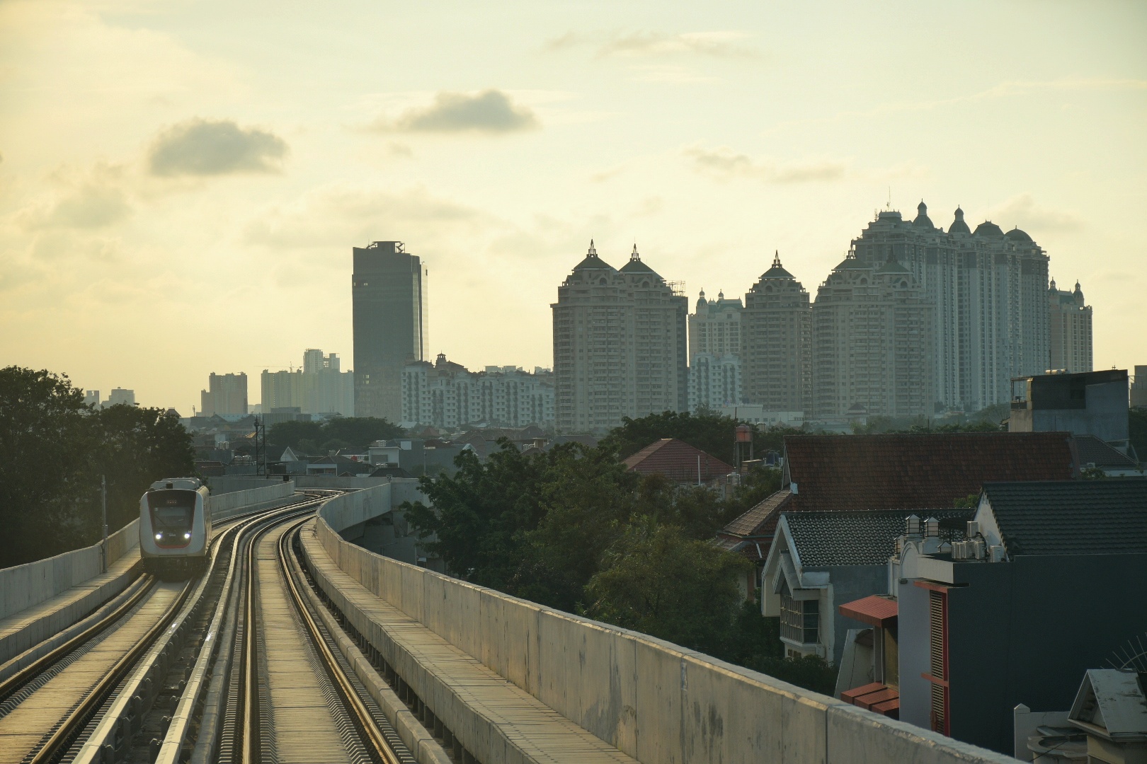 LRT-Transjakarta Mulai Terapkan Integrasi Penuh