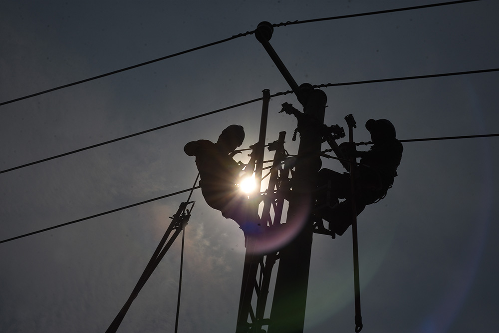PLN Sebut Pulihkan Aliran Listrik 19 GITET 