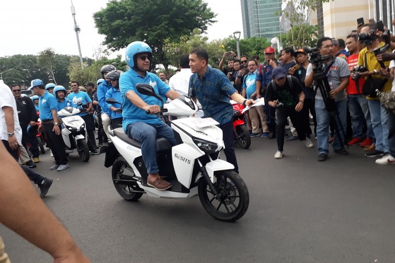 Anies Bebaskan Pajak Kendaraan Listrik