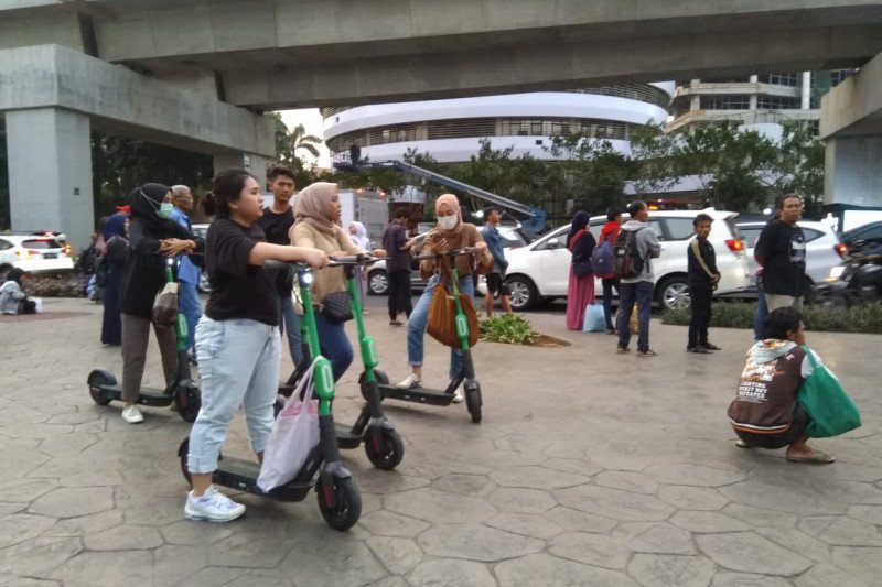YLKI Desak Grab Hentikan Penyewaan Otopet Listrik