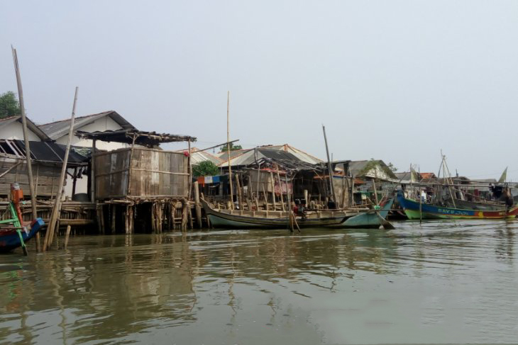 Nelayan Muaragembong Sulit Dapatkan Bahan Bakar