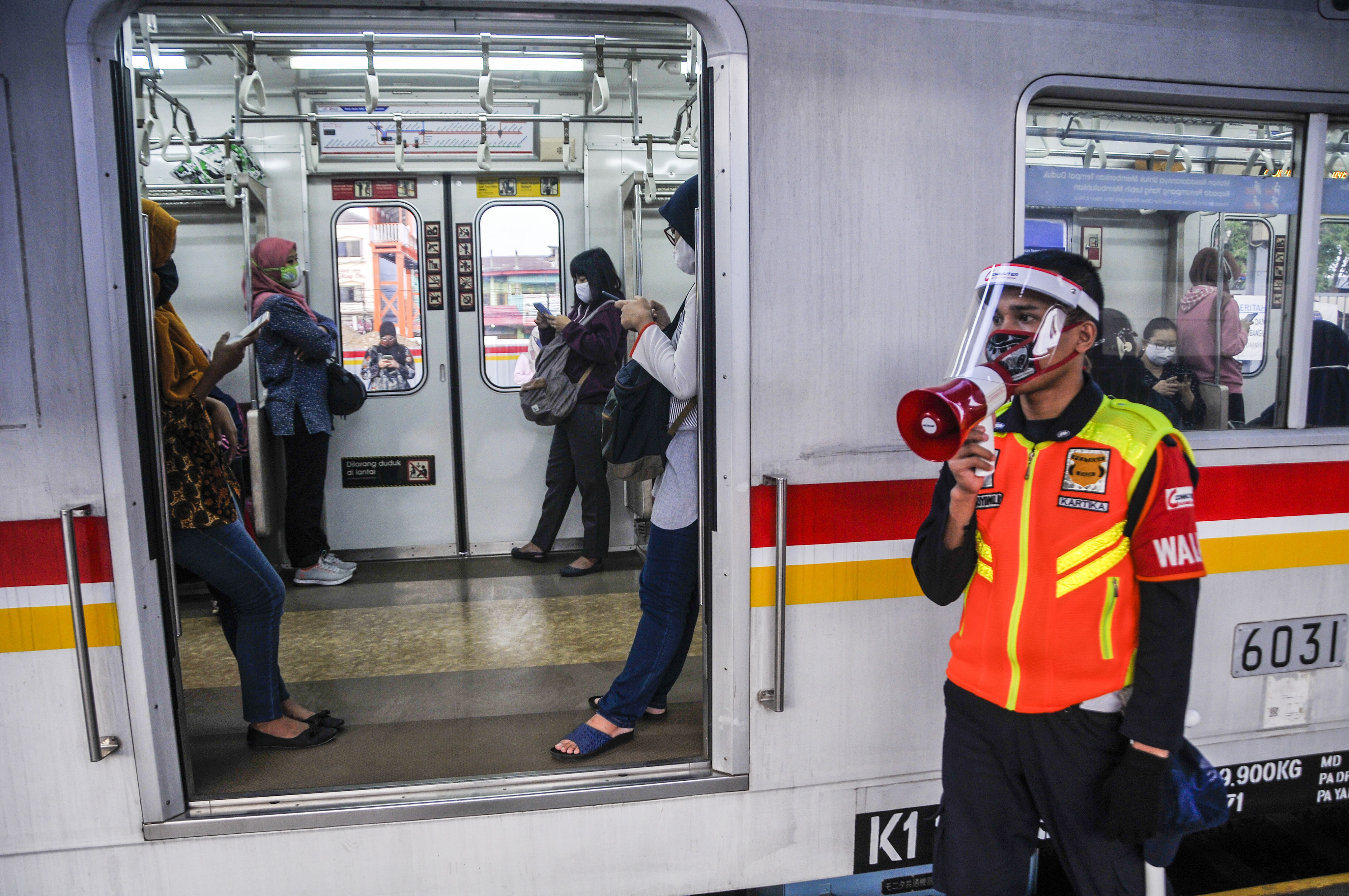 KCI Tambah Perjalanan KRL Selama PSBB Transisi