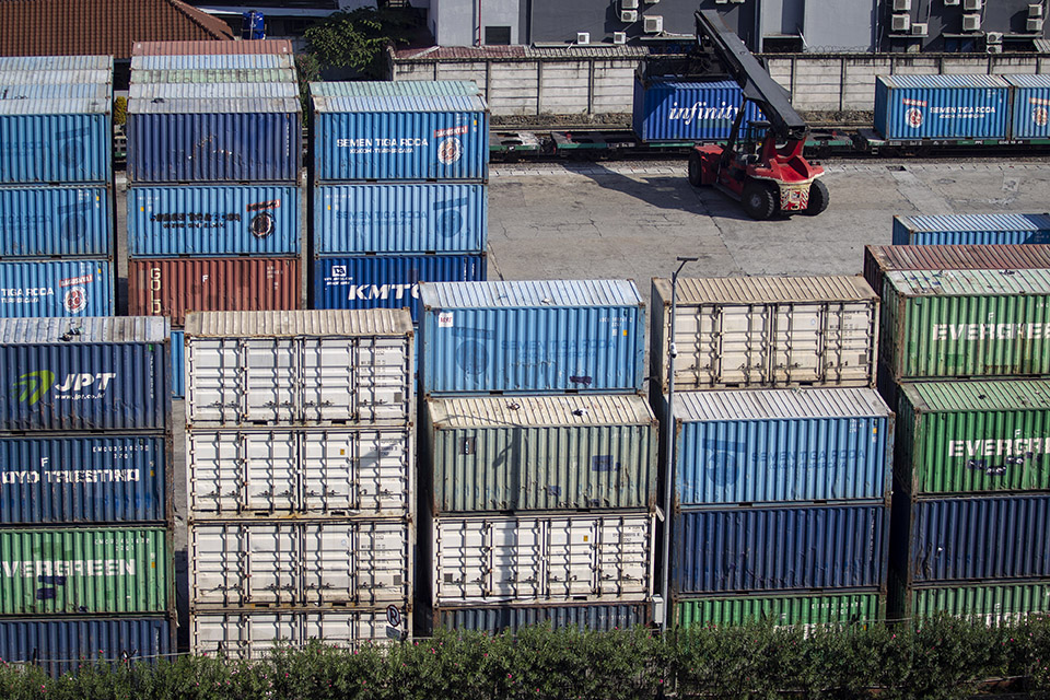 Ekspor China Kembali Merosot Akibat Corona