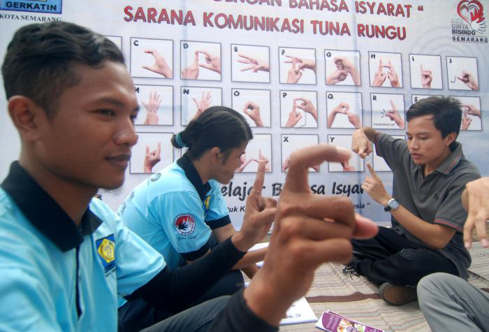 Pandemi Sadarkan Pemerintah Pentingnya Juru Bahasa Isyarat