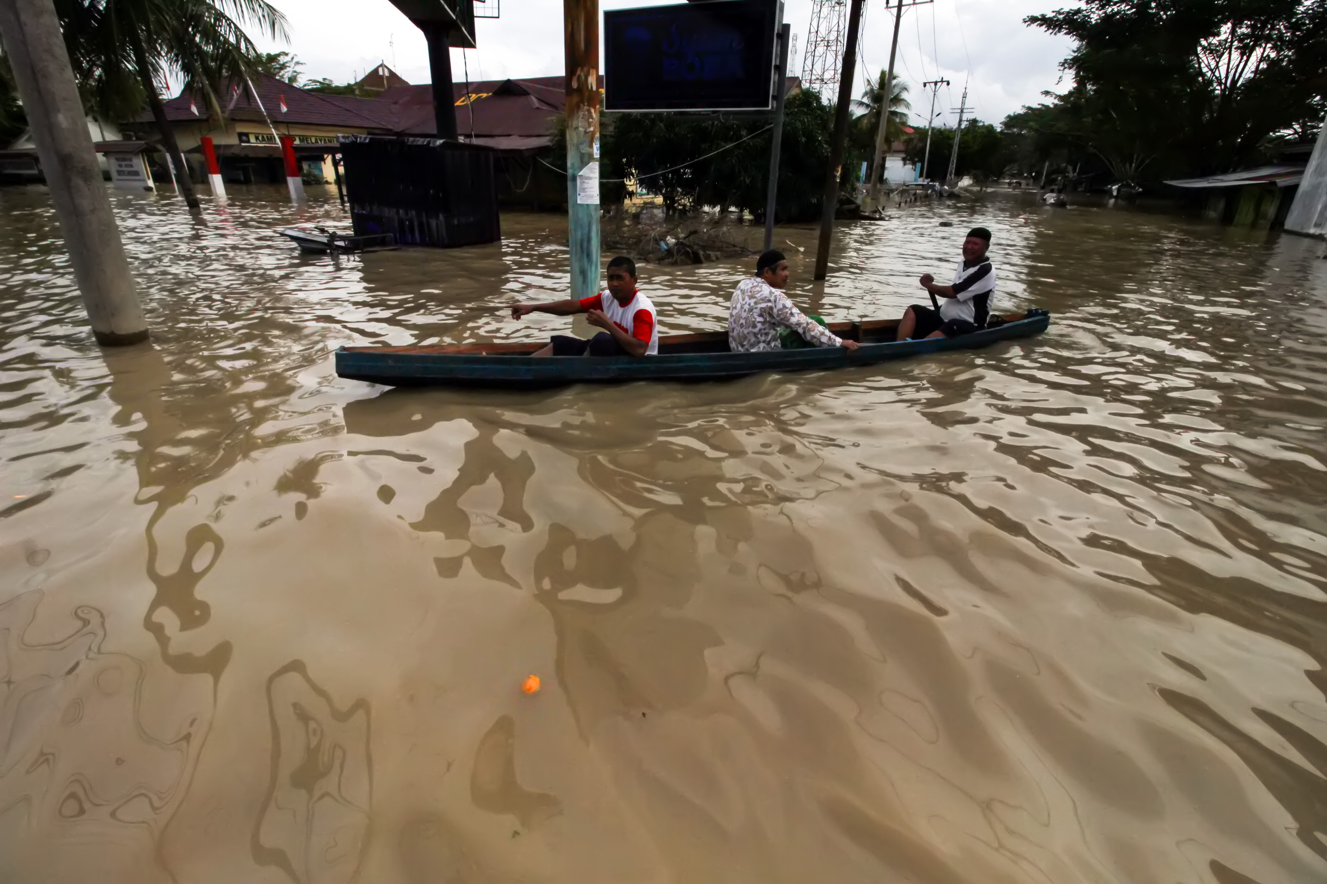 Rachmat Gobel : Penanganan Banjir Tak Sekadar Salurkan Bantuan