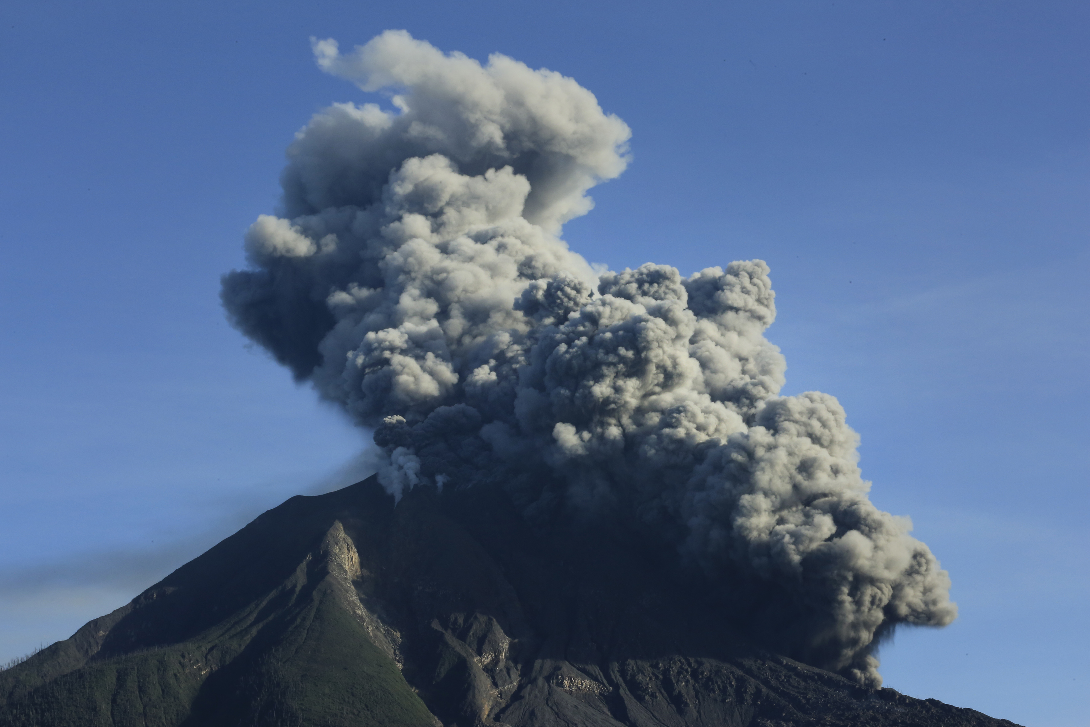 Awal Tahun, Gunung Sinabung Batuk 2 Kali