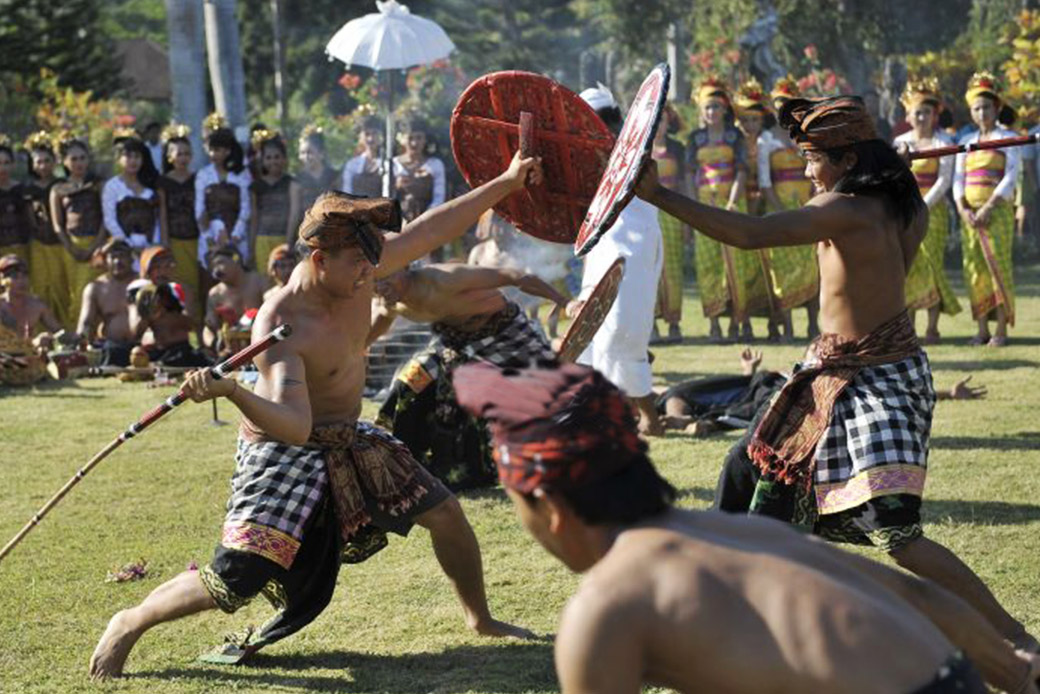 Ritual Gebug Ende, Tradisi Minta Hujan di Karangasem Bali