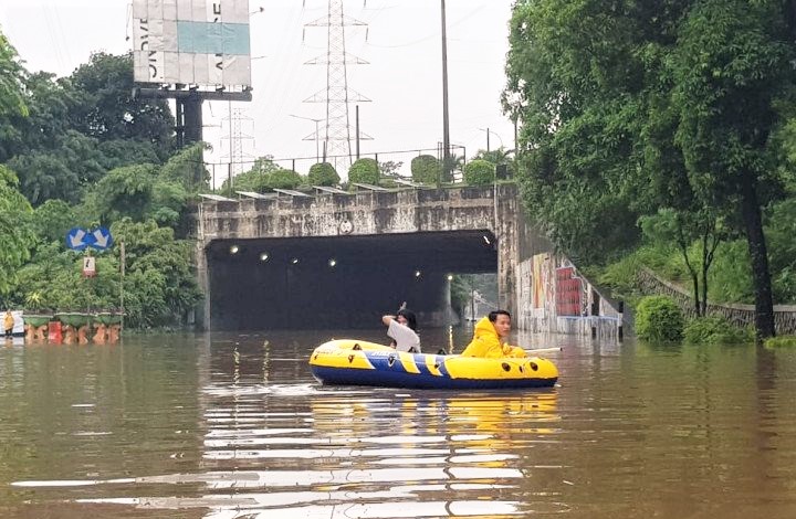 Banjir Di Sejumlah Jalan Di Jakarta Ganggu Arus Lalu Lintas