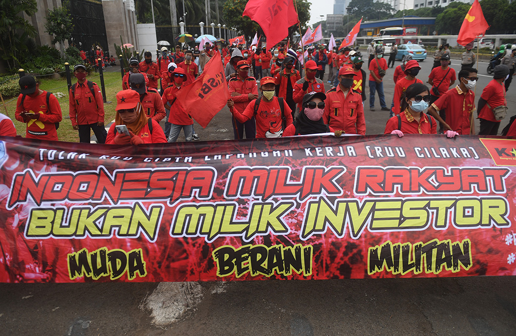 Buruh Turun ke Jalan Peringati 'May Day' 