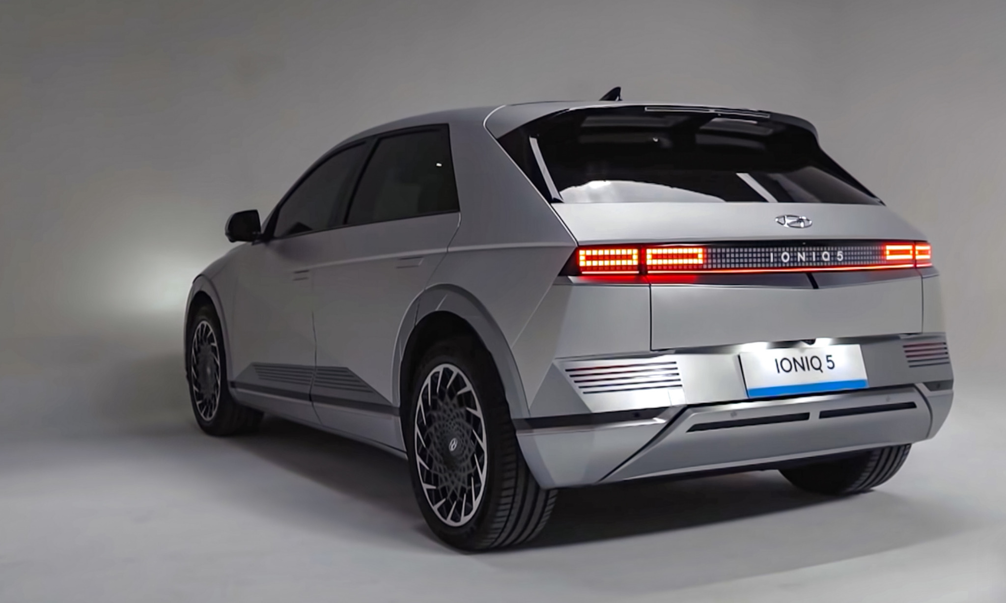 FOTO CERITA: Hyundai Ioniq 5, Mobil Listrik yang Dirakit di Indonesia